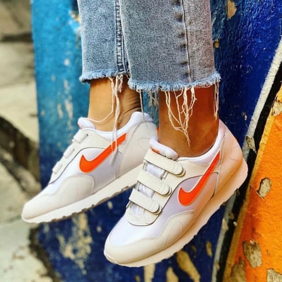 Nike Shoes - NWT Nike outburst